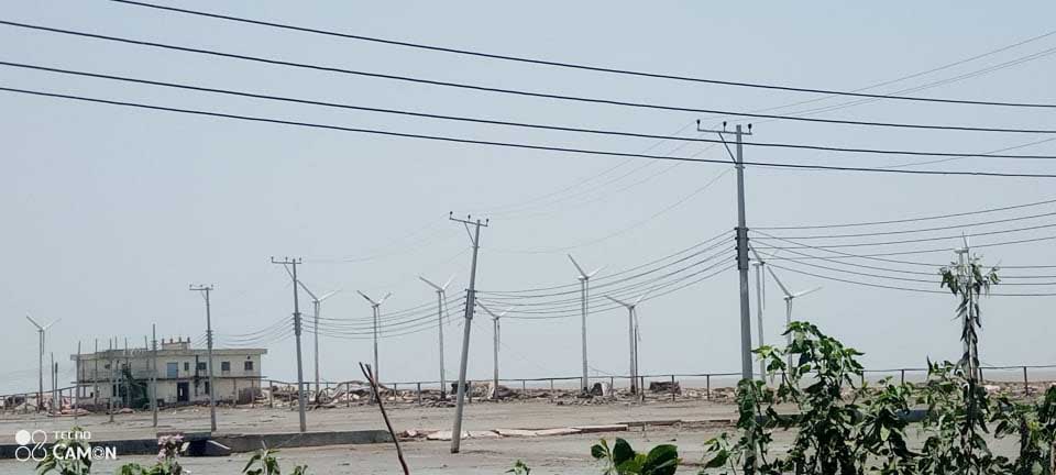 কুতুবদিয়ার একমাত্র পর্যটকদের আর্কষণ বায়ু বিদ্যুৎ কেন্দ্র ঝুঁকিতে রয়েছে।