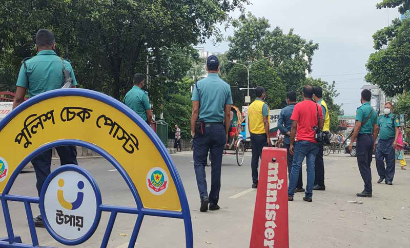 মোড়ে মোড়ে চেকপোস্ট, কঠোর অবস্থানে আইন-শৃঙ্খলা বাহিনী
