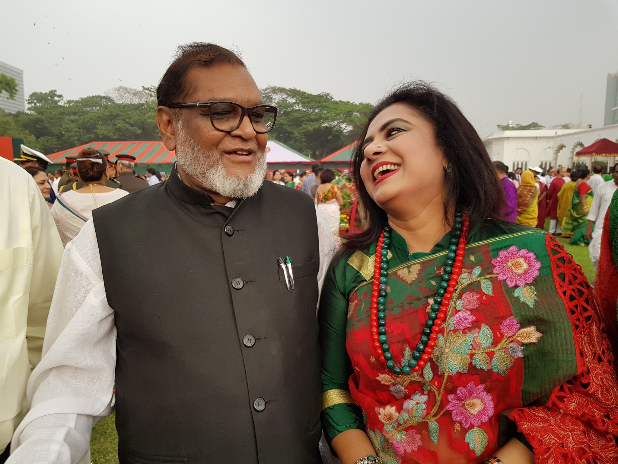 চাকরিজীবী লীগ নামের  সংগঠনের ফেসবুকে নেতা বানানোর ঘোষণা-আওয়ামী লীগের মহিলাবিষয়ক উপকমিটির সদস্যপদ থেকে হেলেনা জাহাঙ্গীরকে অব্যাহতি