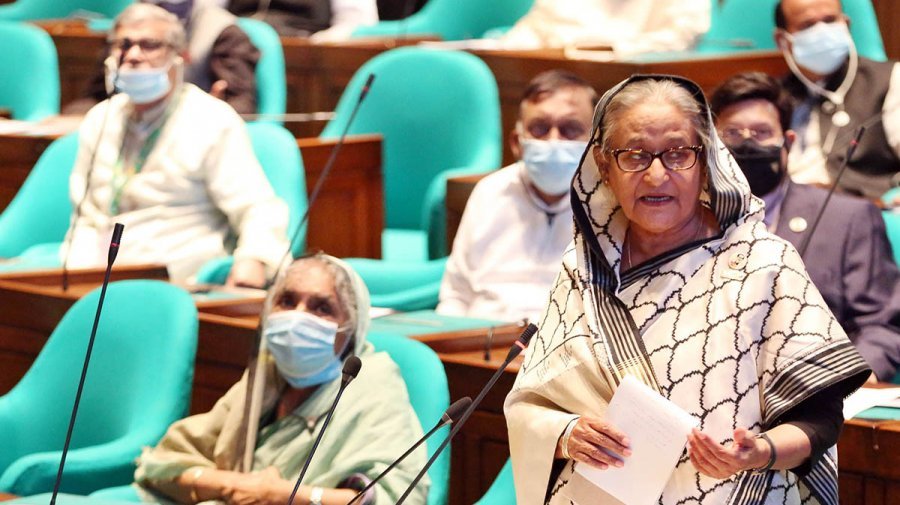 স্কুল খুলে কি ছেলেমেয়েদের মৃত্যুর মুখে ঠেলে দেব, সংসদে প্রধানমন্ত্রীর প্রশ্ন