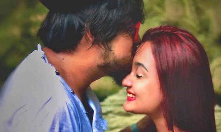 নোবেল লিখলেন, বাবা হচ্ছি; কিছুই জানেন না স্ত্রী!