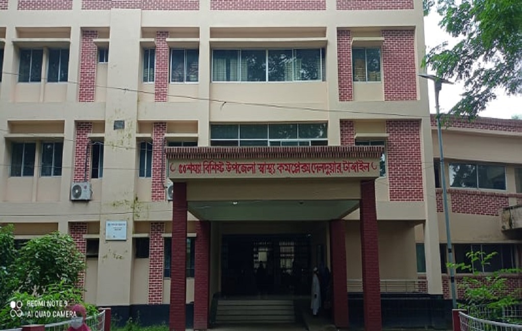 ভ্যাকসিন ছাড়াই সুঁচ পুশ করলেন স্বাস্থ্য পরিদর্শক!