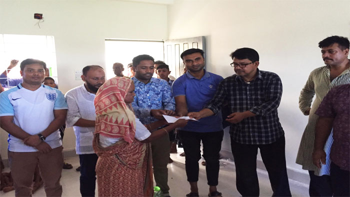 সিলেট বিভাগের বন্যা আক্রান্ত বানভাসি মানুষের পাশে দাঁড়ানোর প্রত্যয় নিয়েছেন সেই এক্স রোটারেক্ট ক্লাব বন্ধুরা