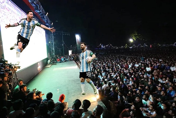 বাংলাদেশি ফুটবলপ্রেমীদের এমন ভালোবাসায় মুগ্ধ বনে গেছে ফিফা।
