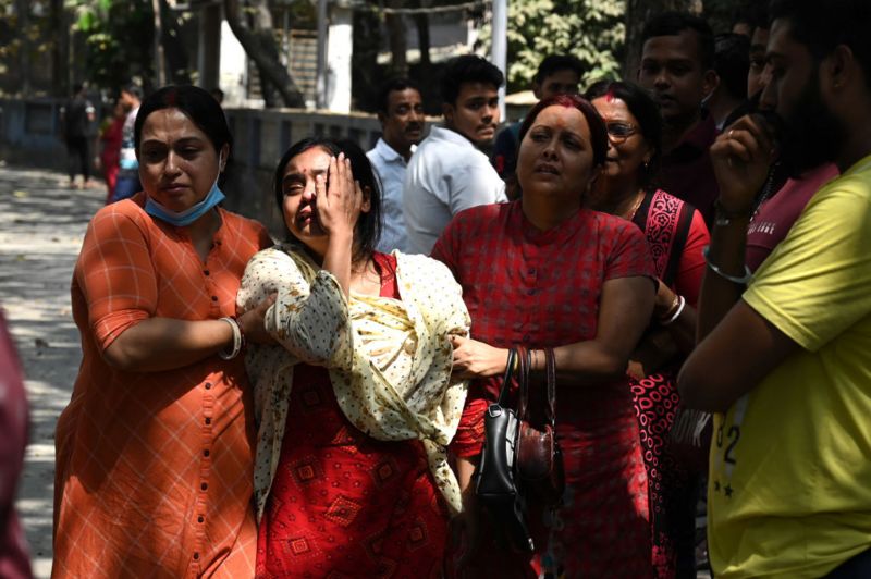 ভারতের পশ্চিমবঙ্গে,রাজধানী কলকাতা ও তার আশেপাশে অ্যাডিনো ভাইরাসের সংক্রমণে প্রায় একশো শিশু মারা যাওয়ার পর ব্যাপক আতঙ্ক ছড়িয়ে পড়েছে।
