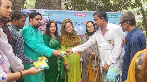 জাতির পিতা বঙ্গবন্ধু শেখ মুজিবুর রহমানের ১০৩’তম জন্ম বার্ষিকী উপলক্ষে ‘তর্জনী’র উদ্যোগে খাবার বিতরণ