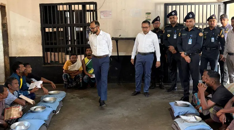 জেলা কারাগার পরিদর্শনে জেলা প্রশাসক