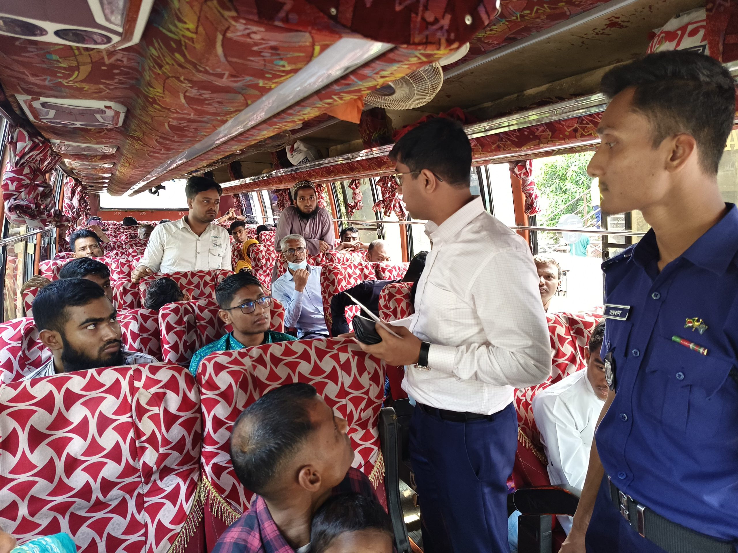 সড়ক পরিবহন আইনে অভিযান, ৩০ হাজার টাকা জরিমানা