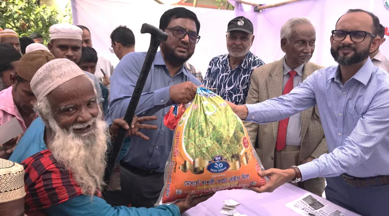 প্রতিবন্ধীদের মাঝে খাদ্য ও নগদ অর্থ বিতরণ