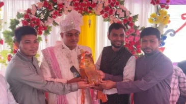 বন্ধুর বিয়েতে ব্যতিক্রমী উপহার অকটেন!