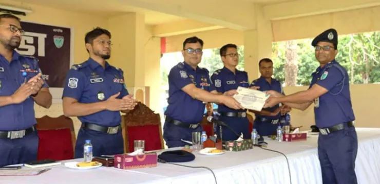 মৌলভীবাজার জেলা পুলিশের মাসিক কল্যাণ সভা অনুষ্ঠিত  শ্রেষ্ঠ ওসি মো: সাইফুল ইসলাম