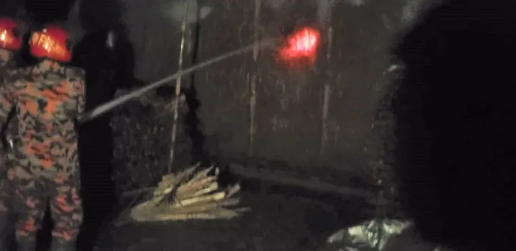 রাজনগরে টিনশেড ঘরে আগুন